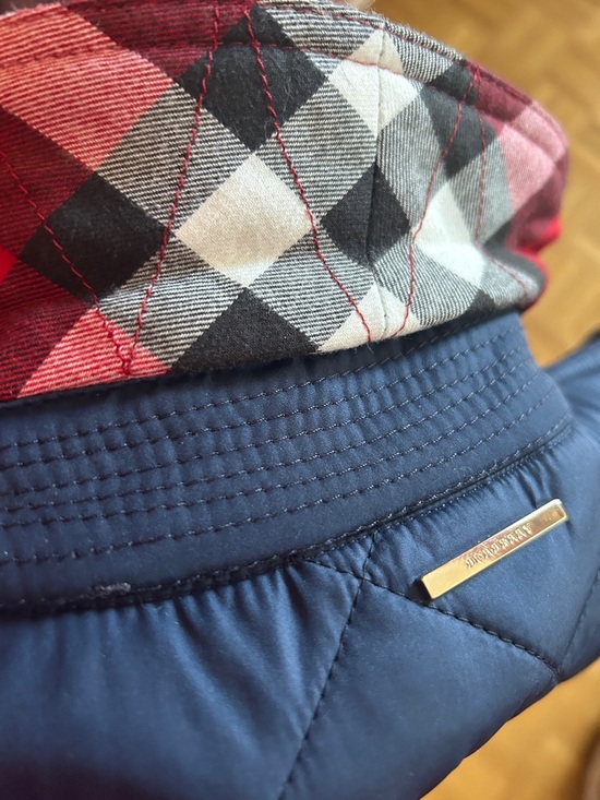 Burberry Navy Quilted Coat with Red Accent Trim - Picture 13 of 14